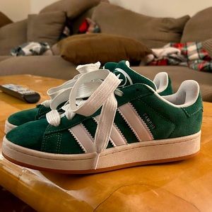 Forest green adidas campus00’s amazing condition never worn.Women’s 8.5 mens 7.5